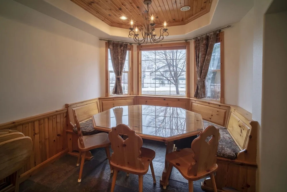 3 Bedroom 3 Bathroom Chalet 719
