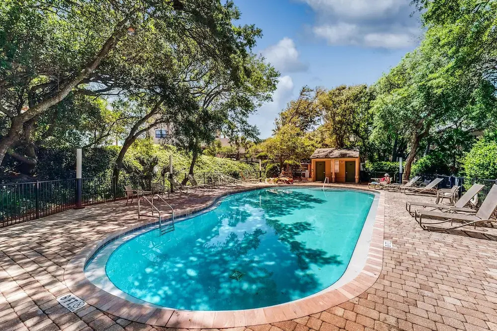 Lovely oceanfront townhouse in Summer Beach Village w/Shared Pool, Central AC