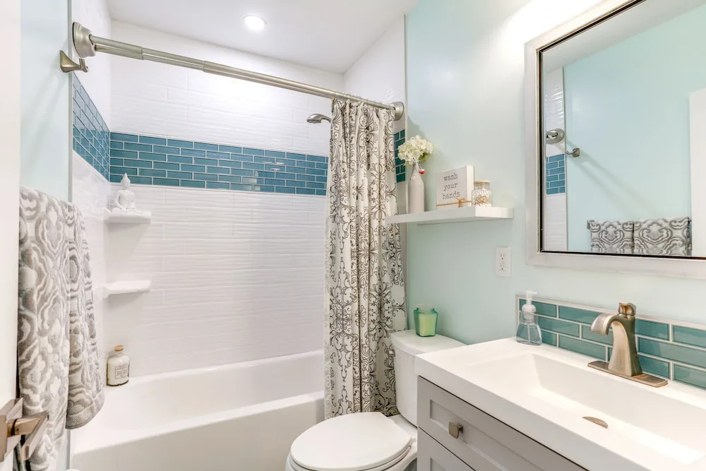 Bright Home w/ Sauna & Deck: 1 Mi to Dtwn Stuart!