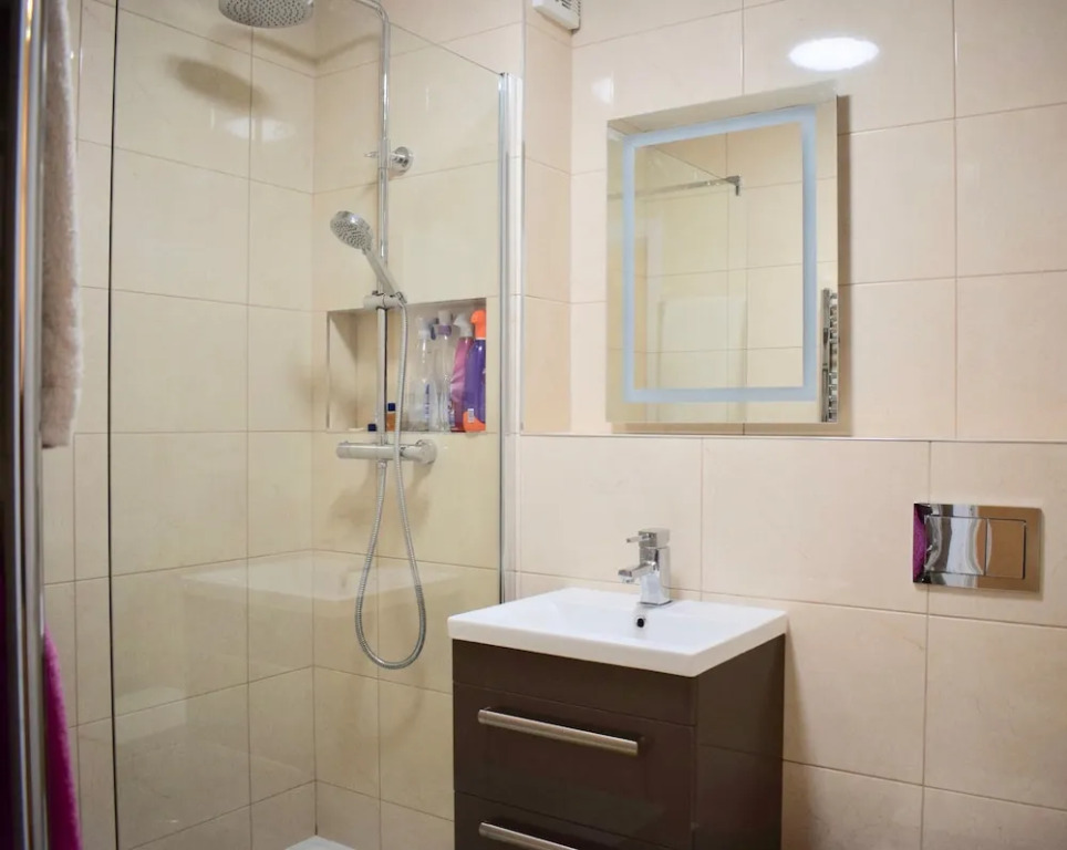 1 Bedroom Apartment on Cathal Brugha St Sleeps 2