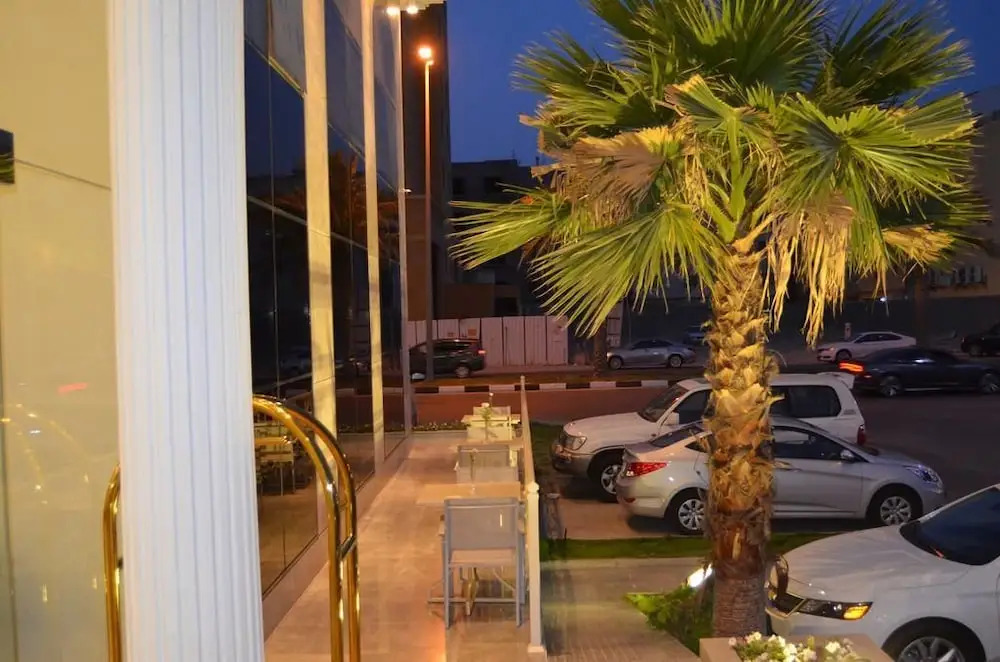 Larissa Suites