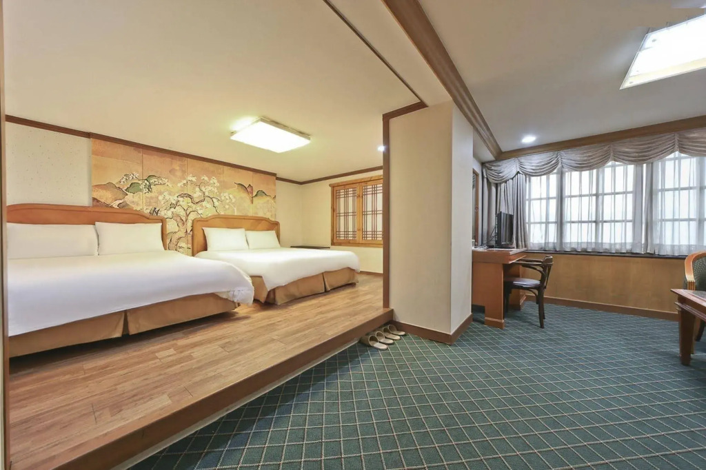 Hotel Nostalgia