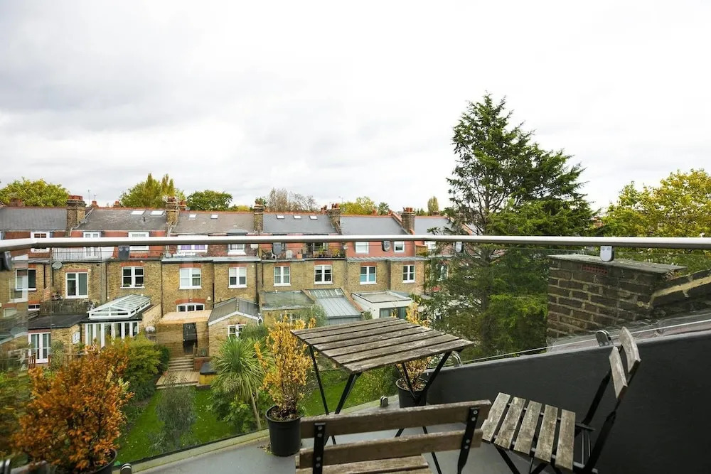 Modern Studio With Private Terrace - Swiss Cottage