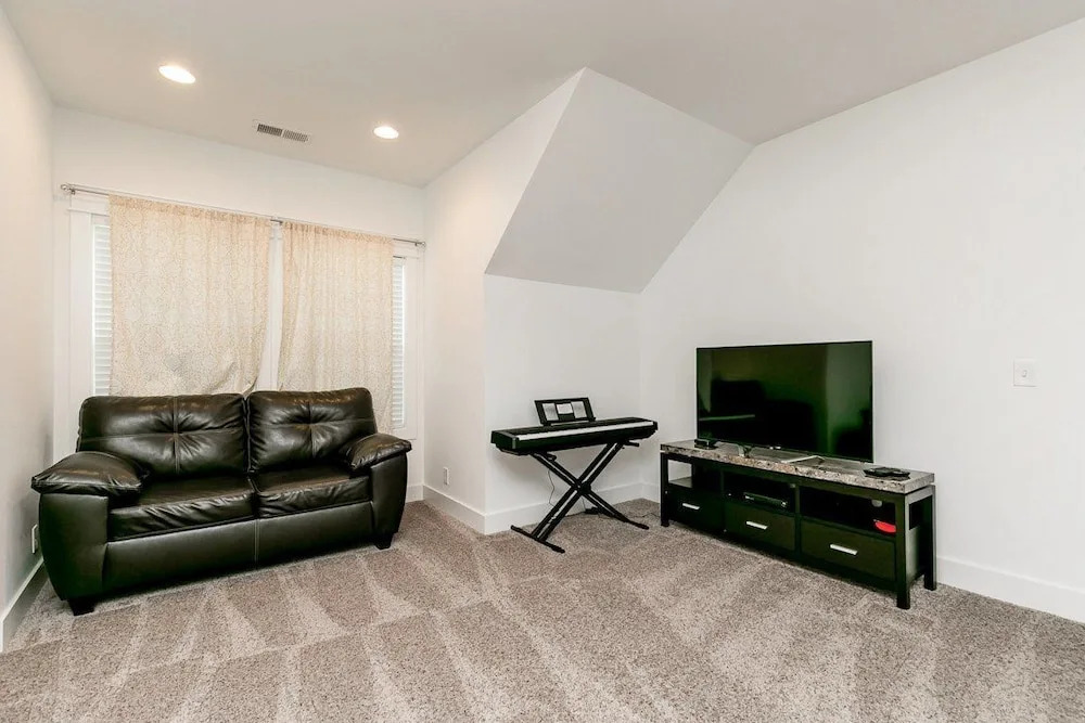 New Nashville House Near Downtown 4 Bedroom Home