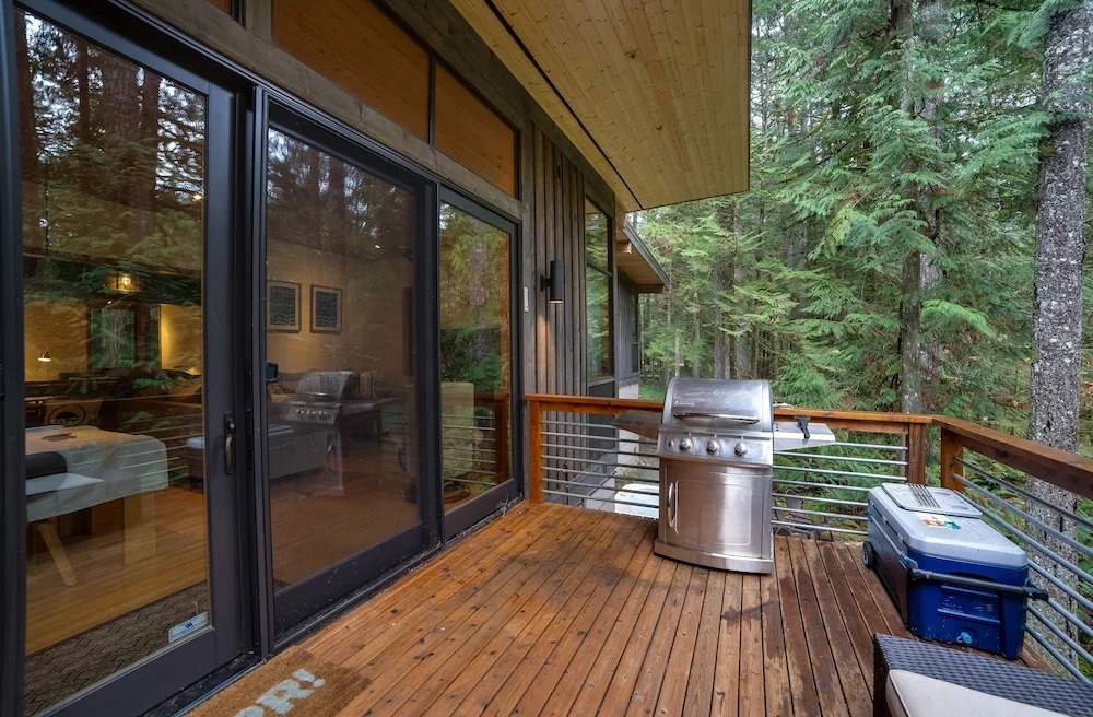 Glacier Springs Cabin #42 - Modern and Rustic All In One...For You and Fido Too!