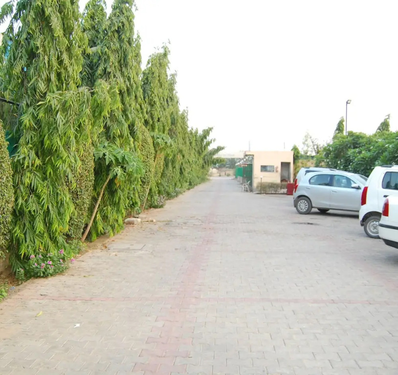 JPS Resort with Swimming Pool Near IMT Manesar
