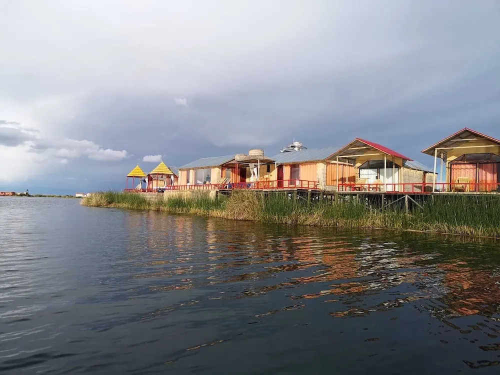 Uros Qhota Uta Lodge