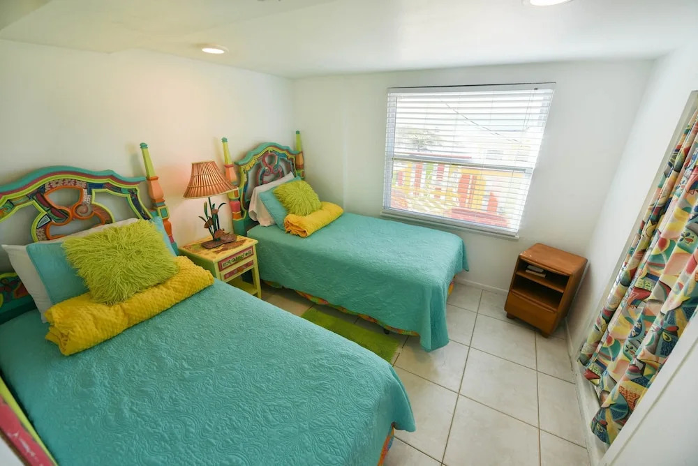 Tropical Breeze Apartment 2