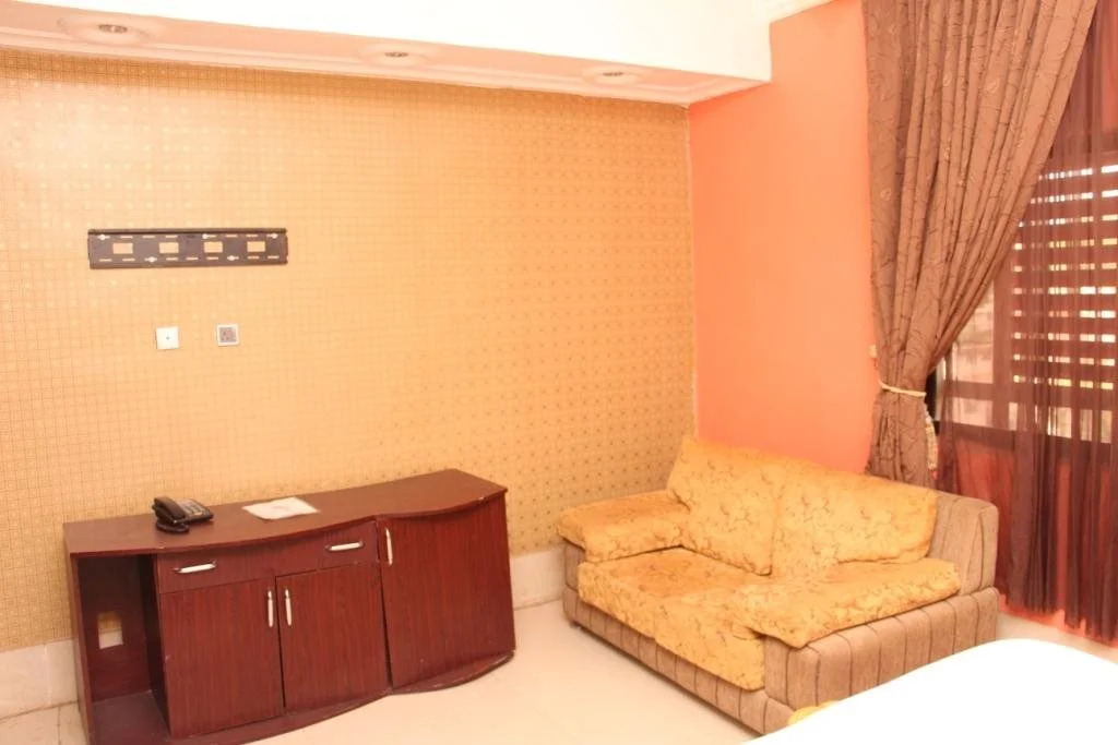 Tauba Hotel