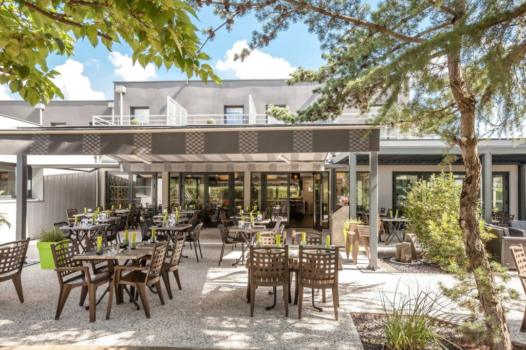 Logis Hotel Restaurant & SPA Au Comte dOrnon
