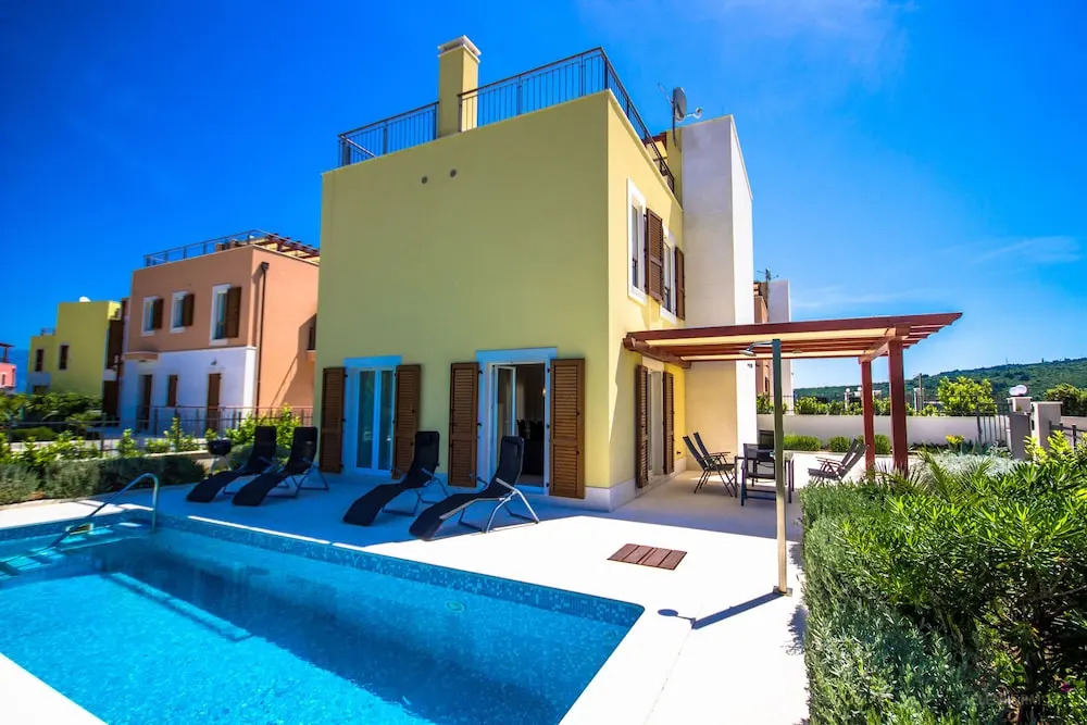 Villa Aurelia by Domus Mirus - Rooftop Cinema & Pool & 6 Minute Walk to Beach