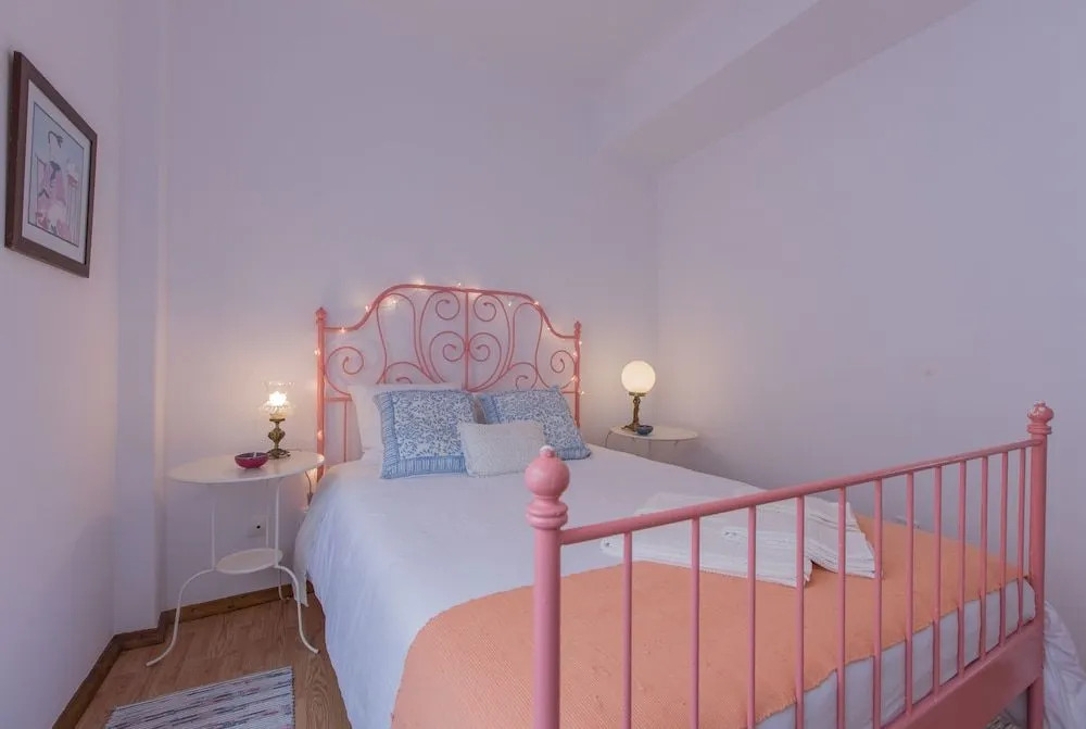 Light Filled Apartment + Free Pick-Up, By TimeCooler