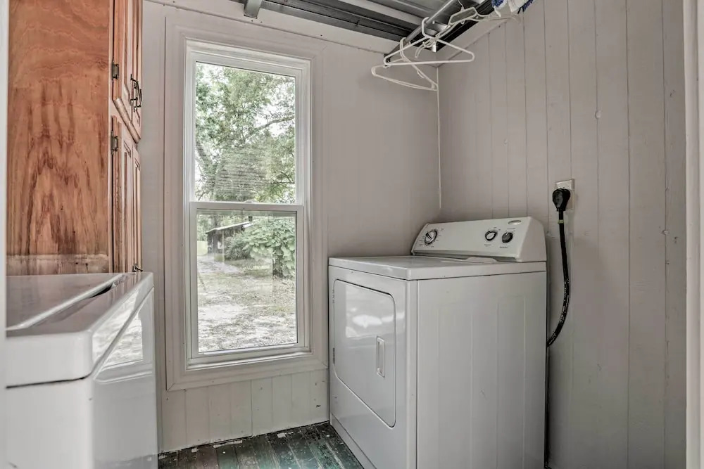 Lake Charles Home: 1 Mi to Public Boat Launch