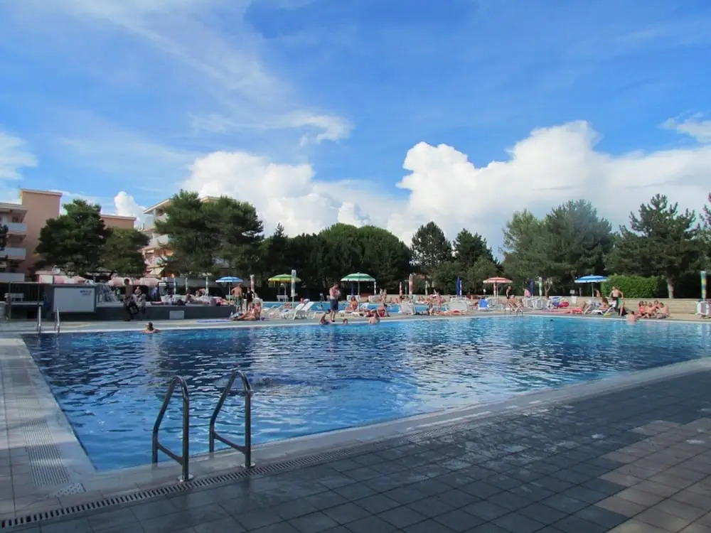 Comfort, Pools, Tennis and fun - Beahost