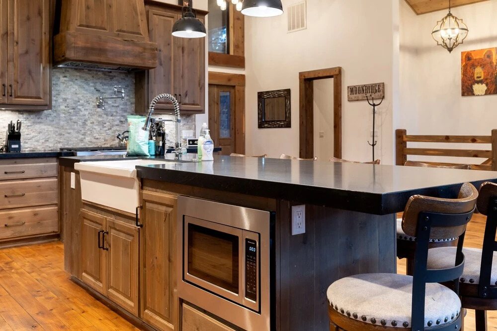 18 - Ponderosa Peak 5 Bedroom Home by Redawning
