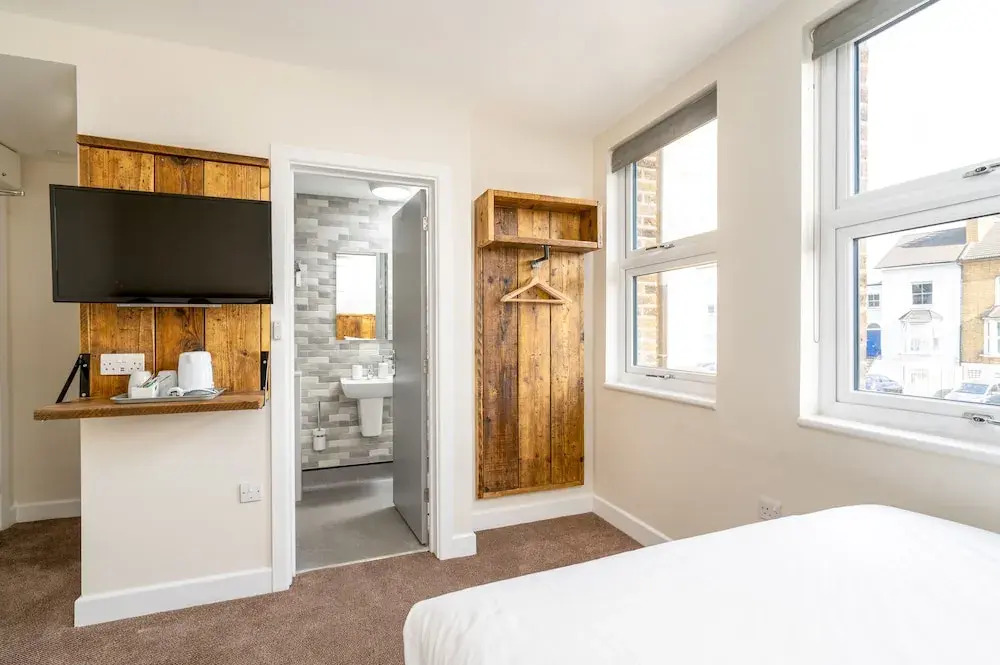 Hotel DC, Stratford