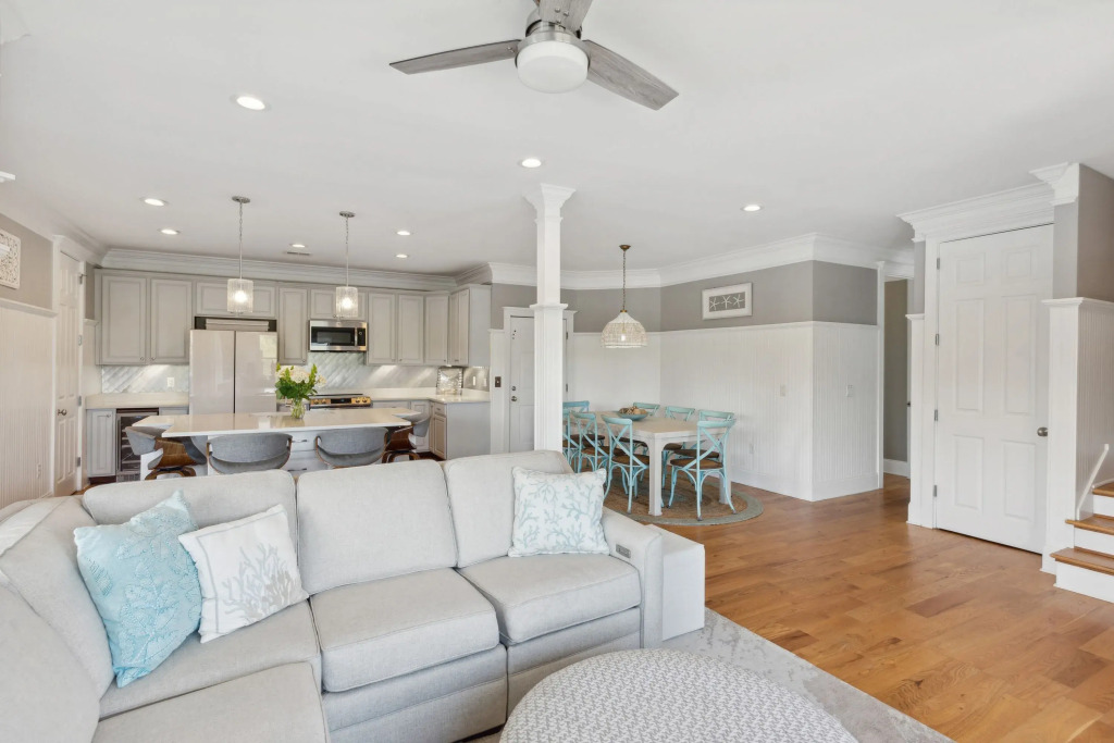3800 Cameron Boulevard Avantstay Pool, Ocean Views, Deck