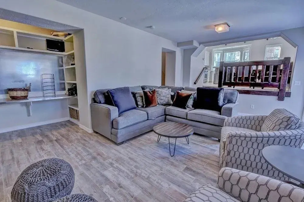 Park City Ontario Manor