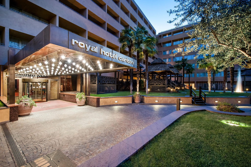 Отель Royal Hotel Carlton
