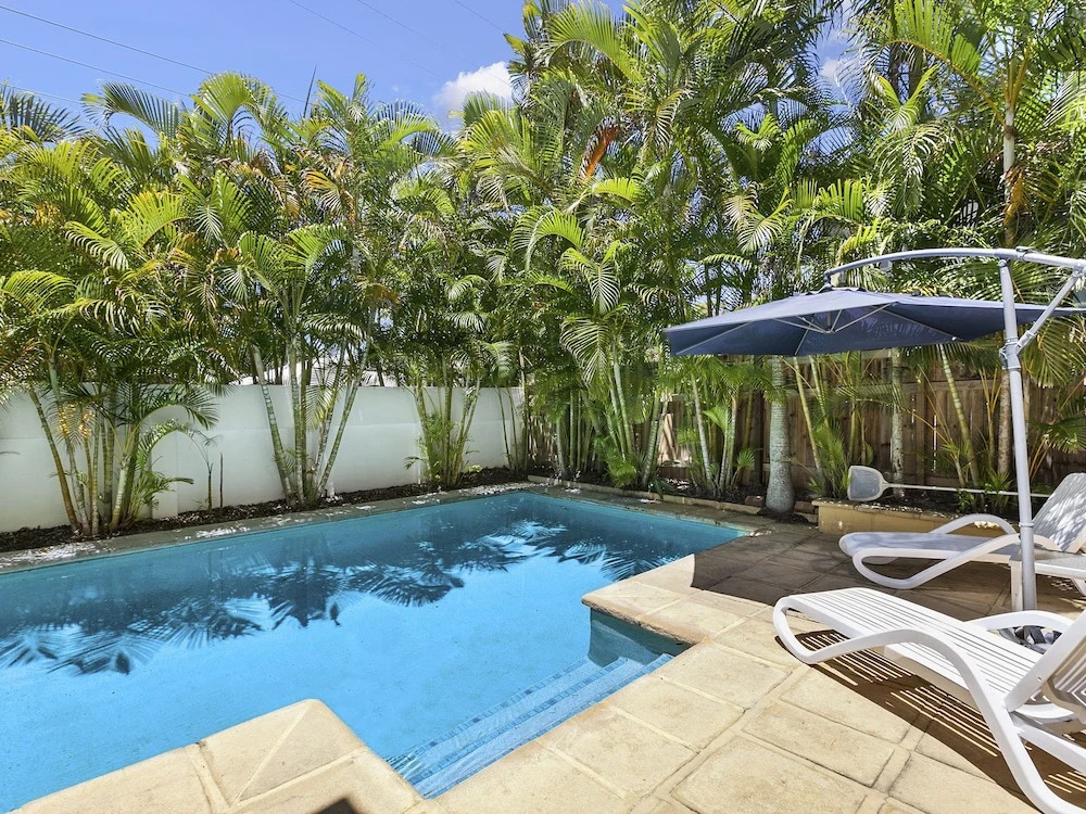 Stunning Sunshine Beach House in Prime Location - 31 Ferguson Street