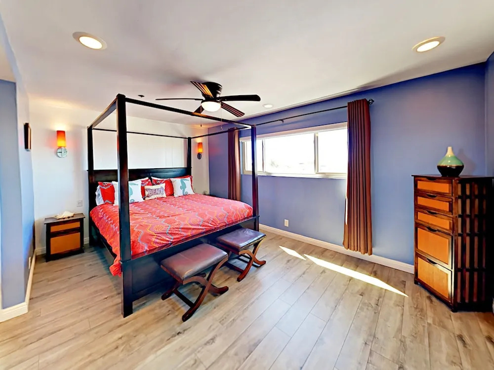 Mission Beach Condo w/Bayside Views by RedAwning