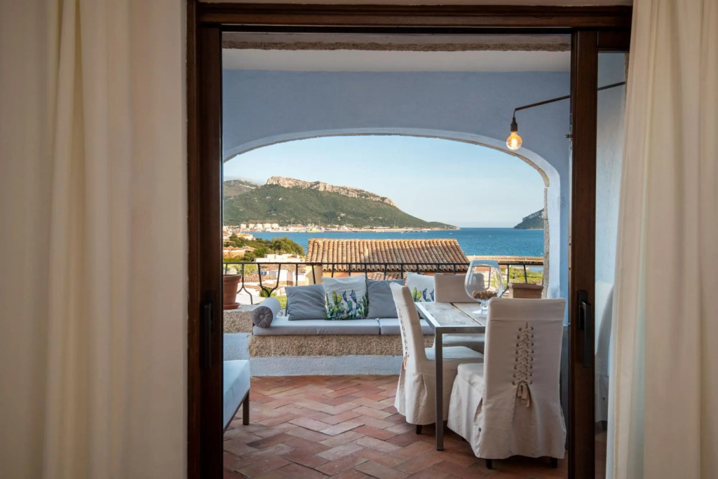 The property includes a double bedroom, a bathroom with a shower, large living room with sofa-bed (f-FIGAROLO1_PP