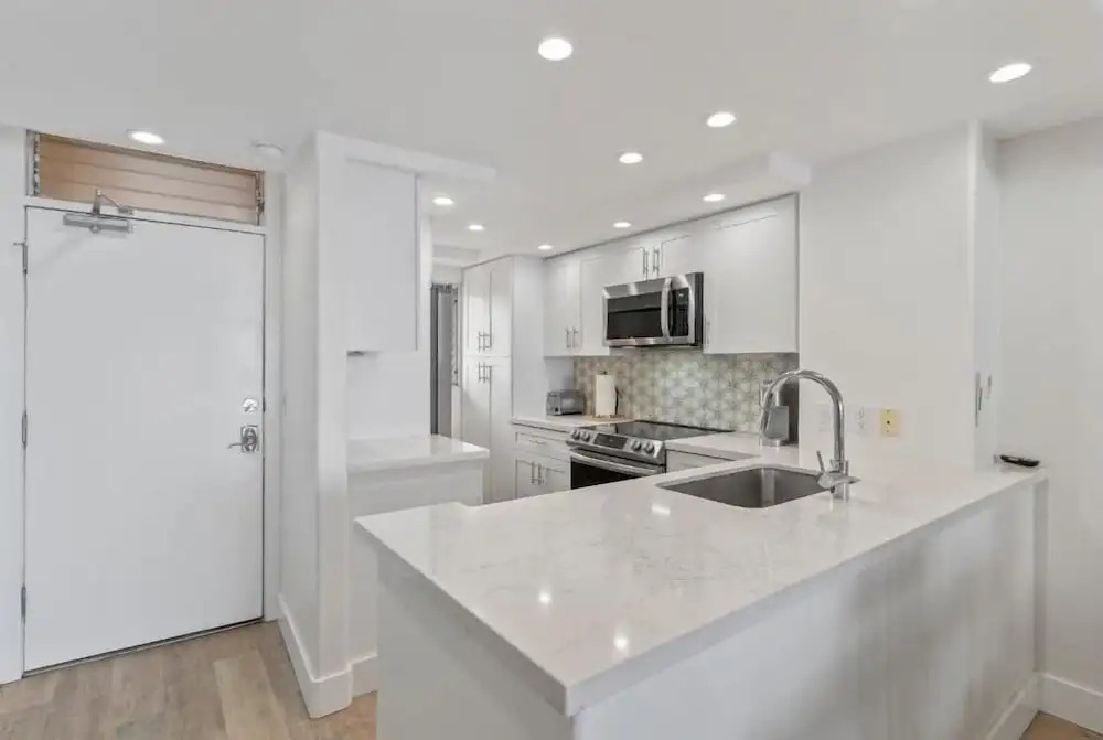 Royal Mauian, #511 2 Bedroom Condo by RedAwning