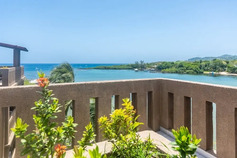Pelican Penthouse -mangrove Dock 3 Bedroom Home by RedAwning