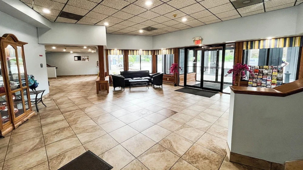 Studio 6 Suites   Tiffin, Oh