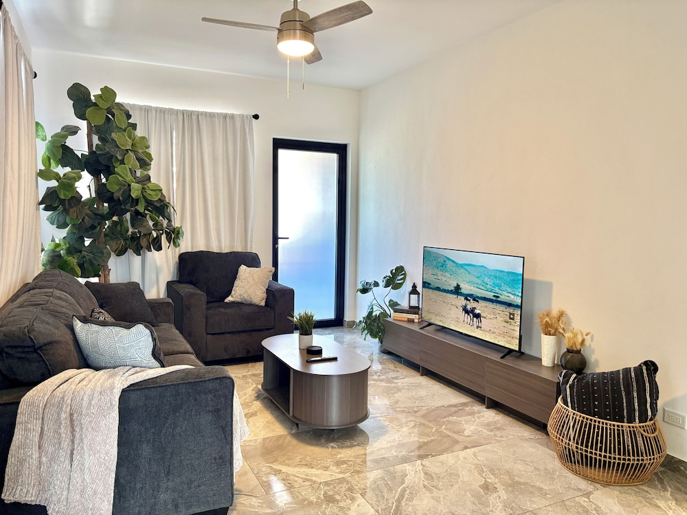 Downtown 1 or 2 Bedroom Stay - Walk to Ferry