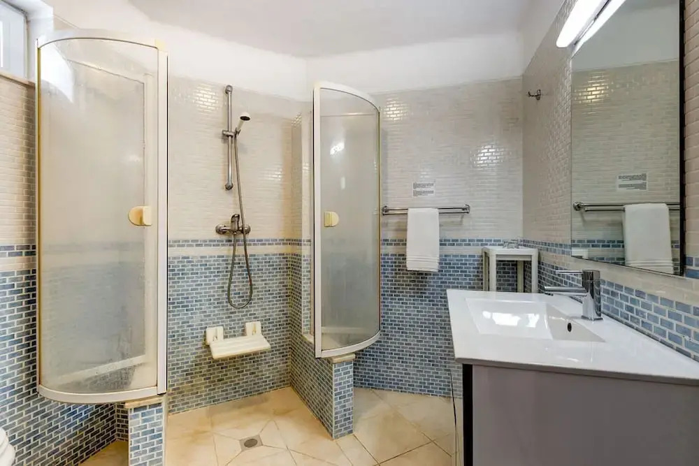 C28 Q P Amazing House Nested in the Heart of Ca