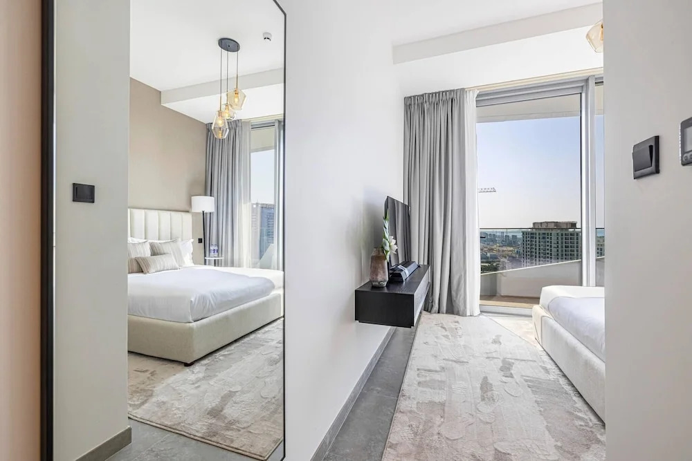 Brand New, Stylish 2br and M, Amazing Marina Views