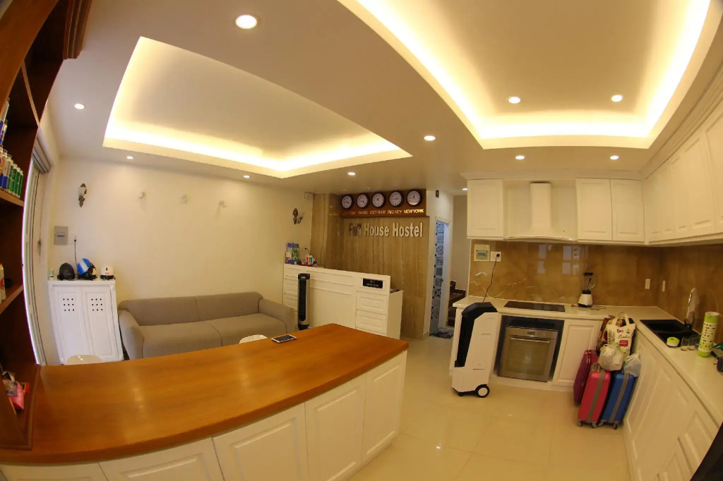 Full House Hostel