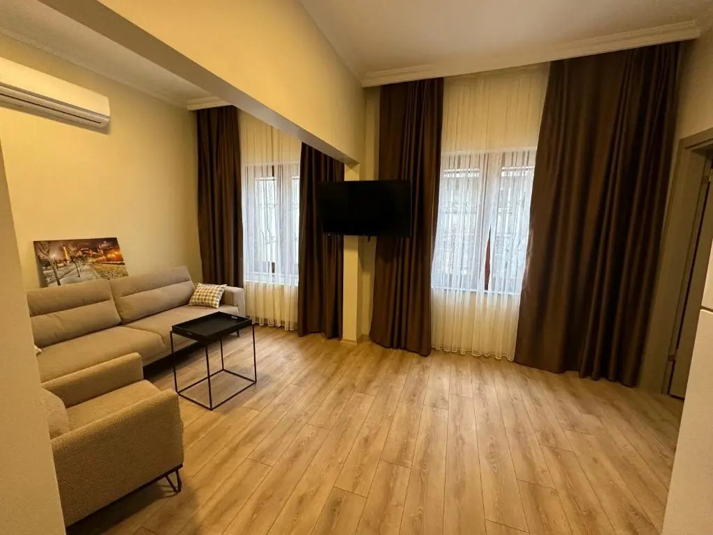 Roj Suite