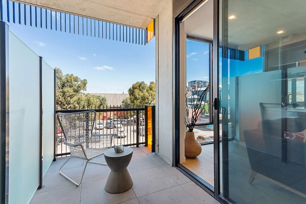 BRUNSWICK Stylish Space with Parking + Netflix