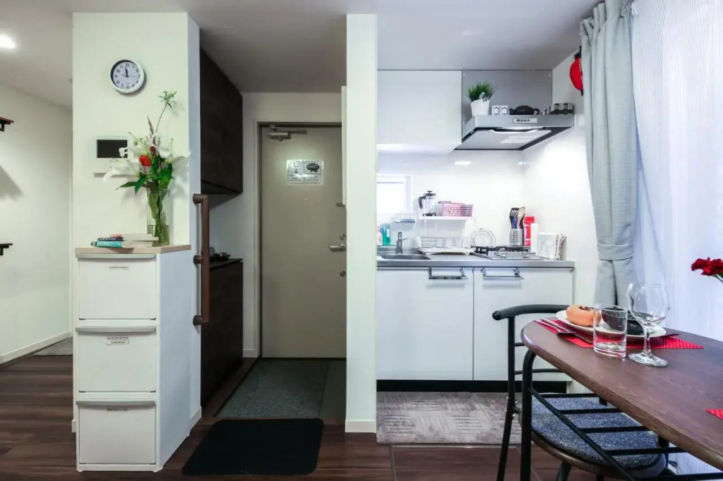 North Cottage Studio Apartment with private entrance