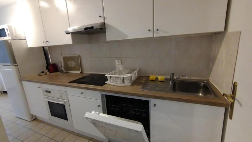 5 mn (450 m) walk Metro/La Defense/3BR/8Pers