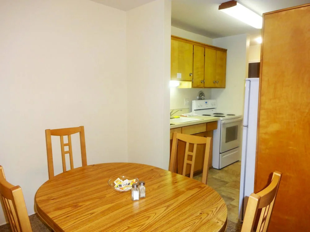 University Motel Suites