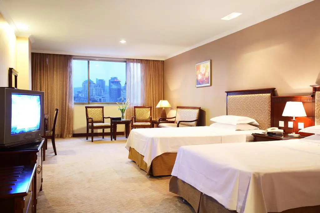 River Romance Hotel