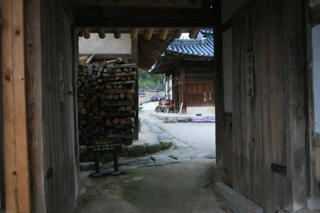 Geochang Choongsindang Donggae Jeongon Gotek