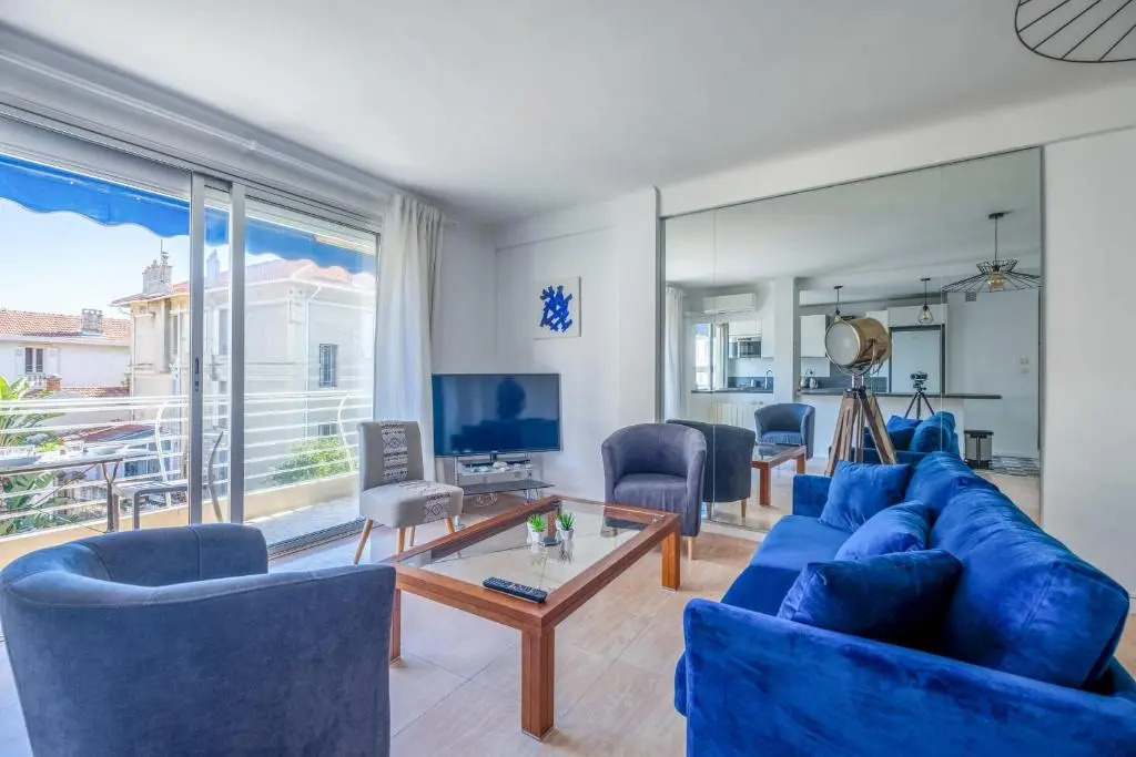 SERRENDY 2-bedroom apartment with terrace and parking only 100 meters