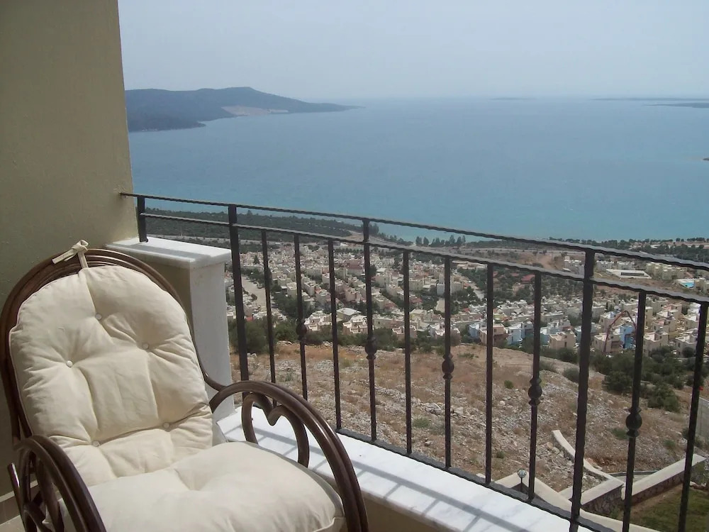 Captivating 4-bed Villa in for Affordable Prices