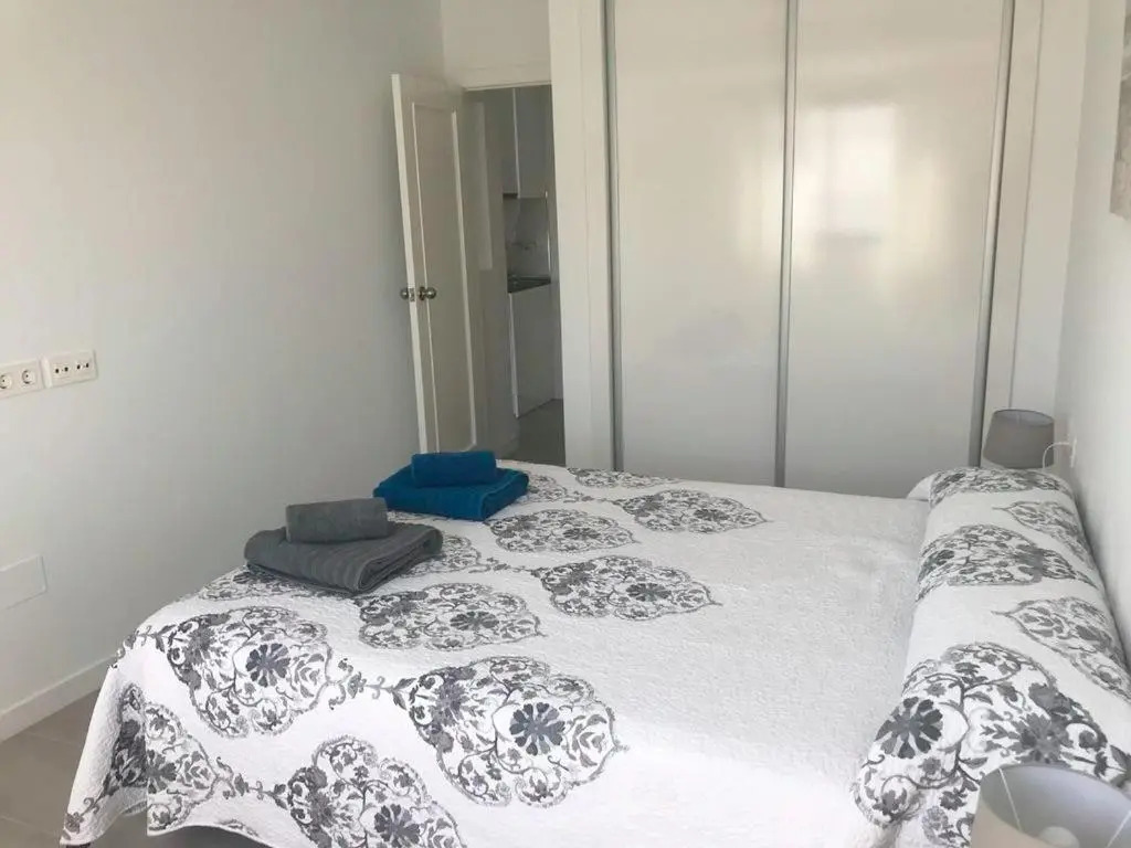 COOL Apartment NEAR Beach Pool & AC 1