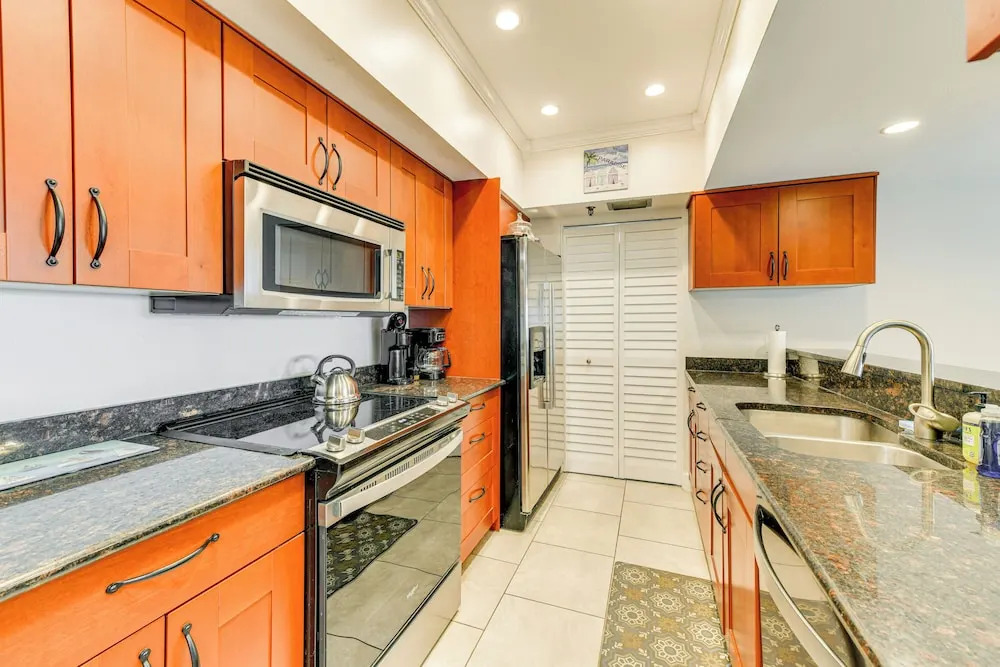 Condo w/ Gulf View! Walk to Redington Beach