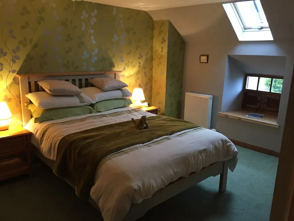 Lochside Lodge & Roundhouse Restaurant