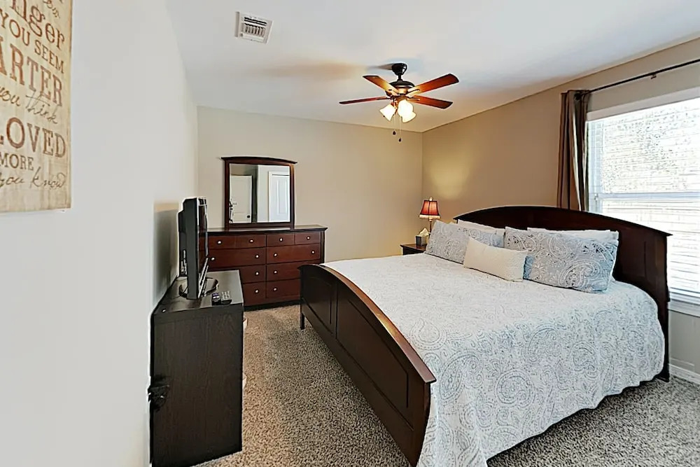 New Listing! Custom : Private Pool, Near Beach 4 Bedroom Home