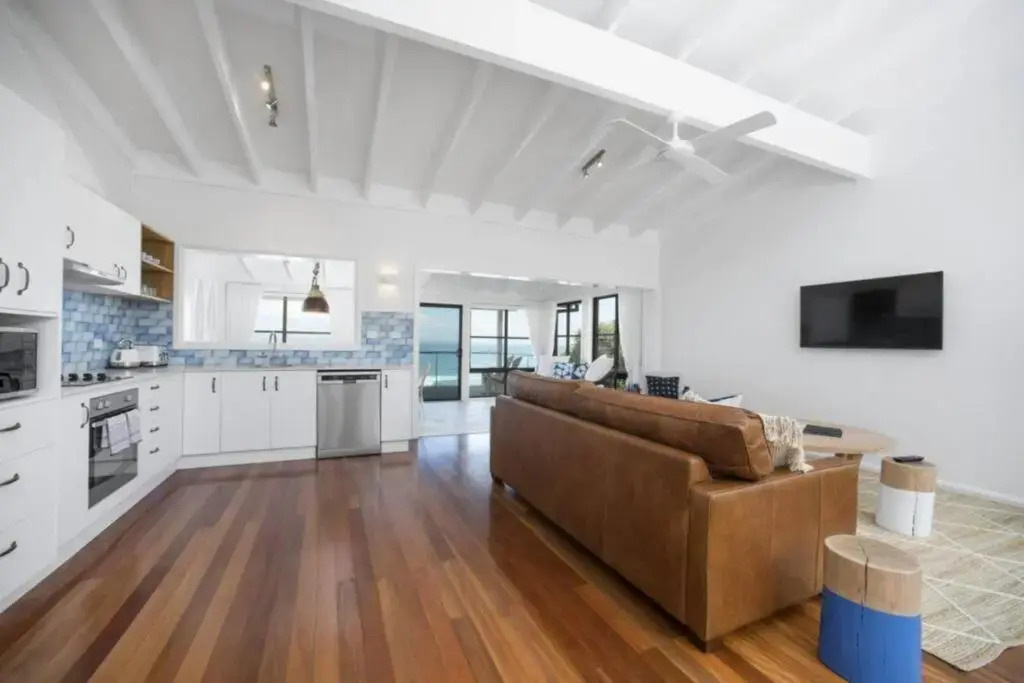 Fuller Holidays - Jane's on Wategos Unit 2, 37 Marine Pde-2 Bed Villa