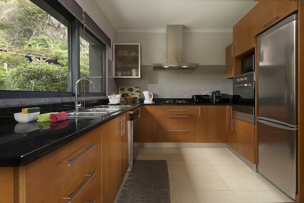 House In Calheta Beach - Best Location In Calheta