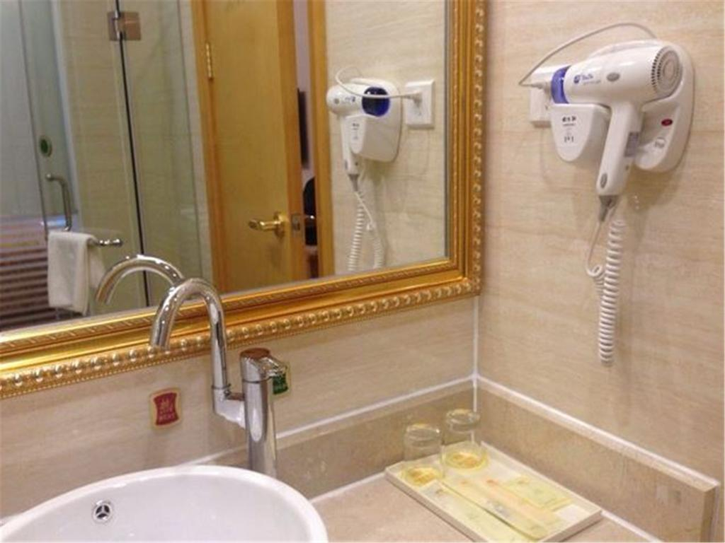 Vienna Hotel Dongguan Shatian Humen Port