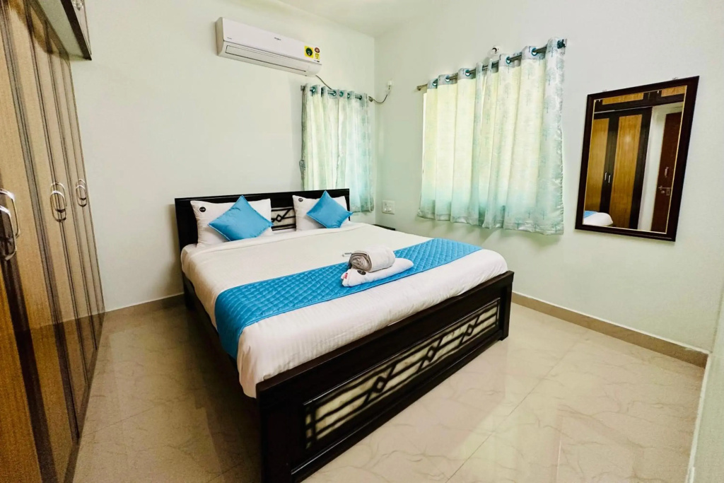 TrueLife Comfort Inn - Near PS4 veg restaurant - On way to Balaji Temple - 2BHK AC apartments - Coffee Tea Milk - Fast WiFi, Kitchen, Dining, Android TV, Parking - Easy access to Airport, Railway Station and to all Temples - Top service with lots of Love